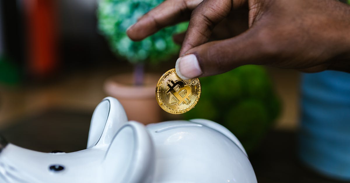 日本円札と硬貨の家計のイメージ