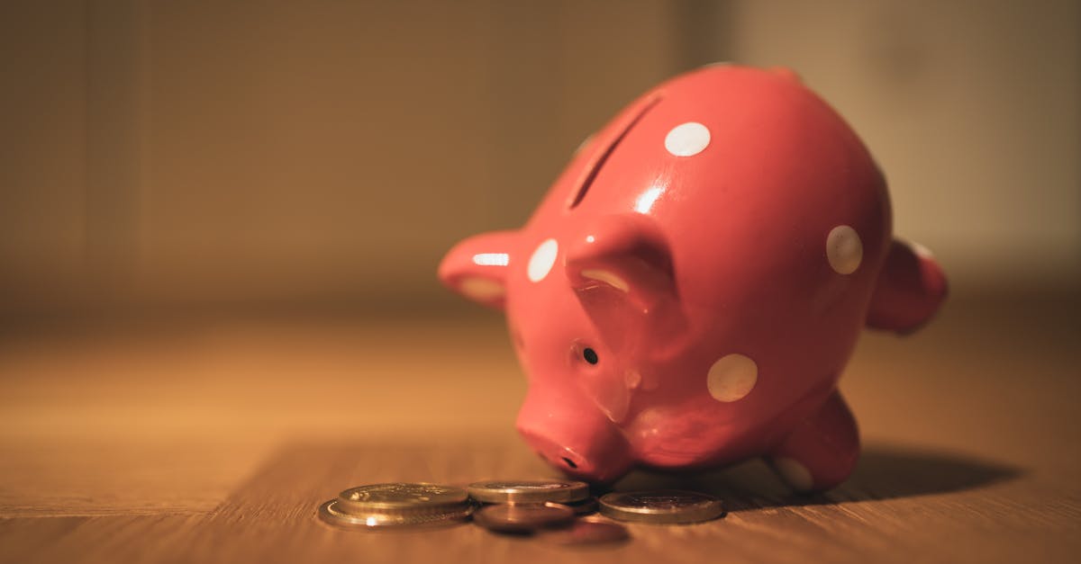 貯金箱とコインによる長期積立のイメージ