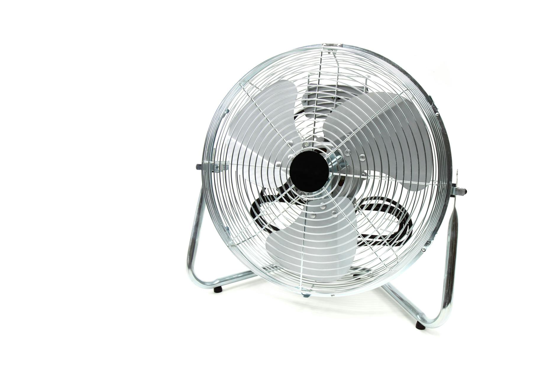 夏の電気代を下げるサーキュレーター活用術｜エアコン併用で体感を変える