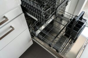 食洗機の電気代・水道代を実測｜「元が取れるか」を計算してみた - dishwasher kitchen modern