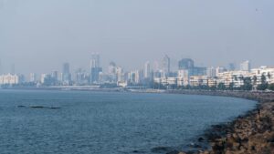 インド株の少額積立は続けるか|楽天ポイントで1年やってみた感想 - India Mumbai skyline