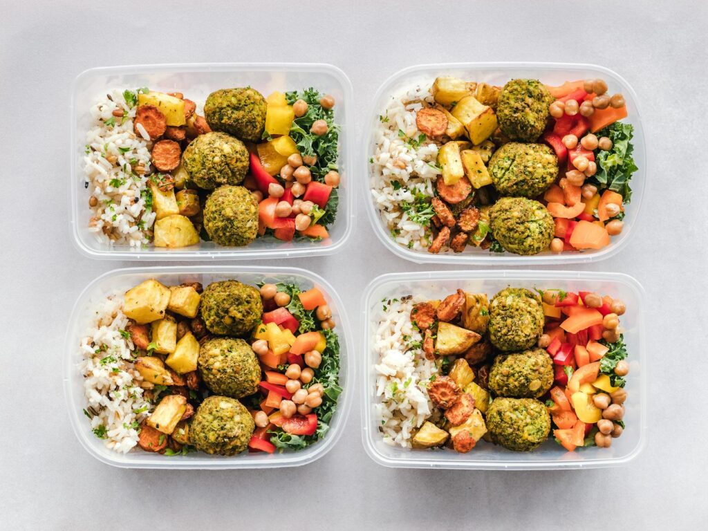 一人暮らしの食費を下げる作り置き習慣｜無理なく続ける仕組み - meal prep containers