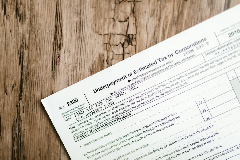 確定申告3年目で気づいた「医療費控除」の見落とし - tax document