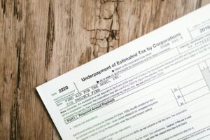 確定申告3年目で気づいた「医療費控除」の見落とし - tax document