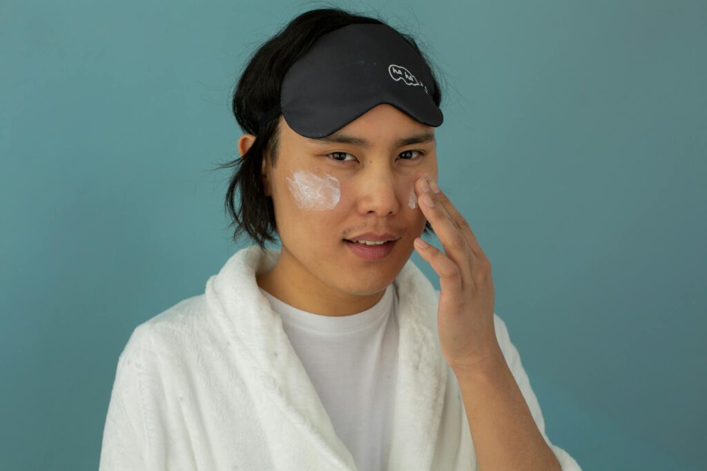 男性20代後半が始めた最低限スキンケア|CICAマスクと無印で十分だった - Asian man skincare