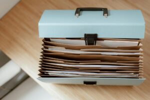 複数の証券口座をシンプルに管理する私の方法｜増やしすぎない工夫 - organized finance documents