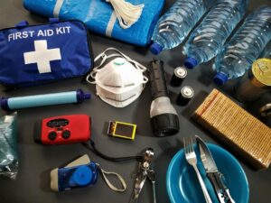 災害備蓄に天然水ケース買いを始めた話|2L×9本を半年ローテーション - emergency water bottles