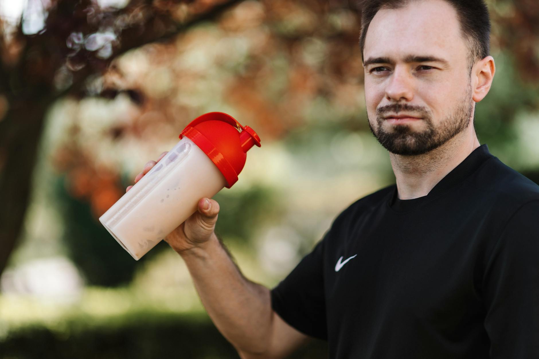 ホエイプロテインのコスパを4製品で比較｜1kgあたり単価で考える - protein powder shaker fitness