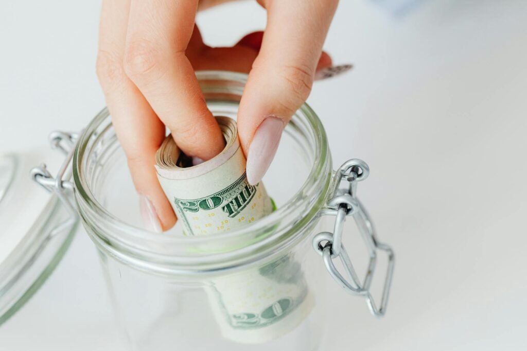 現金比率25%を維持する理由｜フルインベストしないという判断 - cash savings money