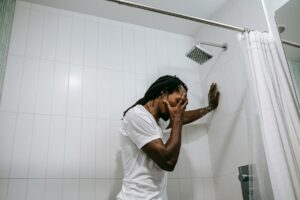 お風呂・シャワーの光熱費を抑える夏の工夫 - bathroom shower water