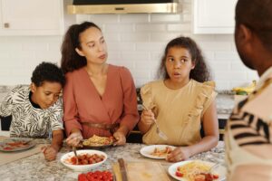 自炊と外食のバランスを「頻度」で管理する｜無理なく続ける食費管理 - home cooking vs dining