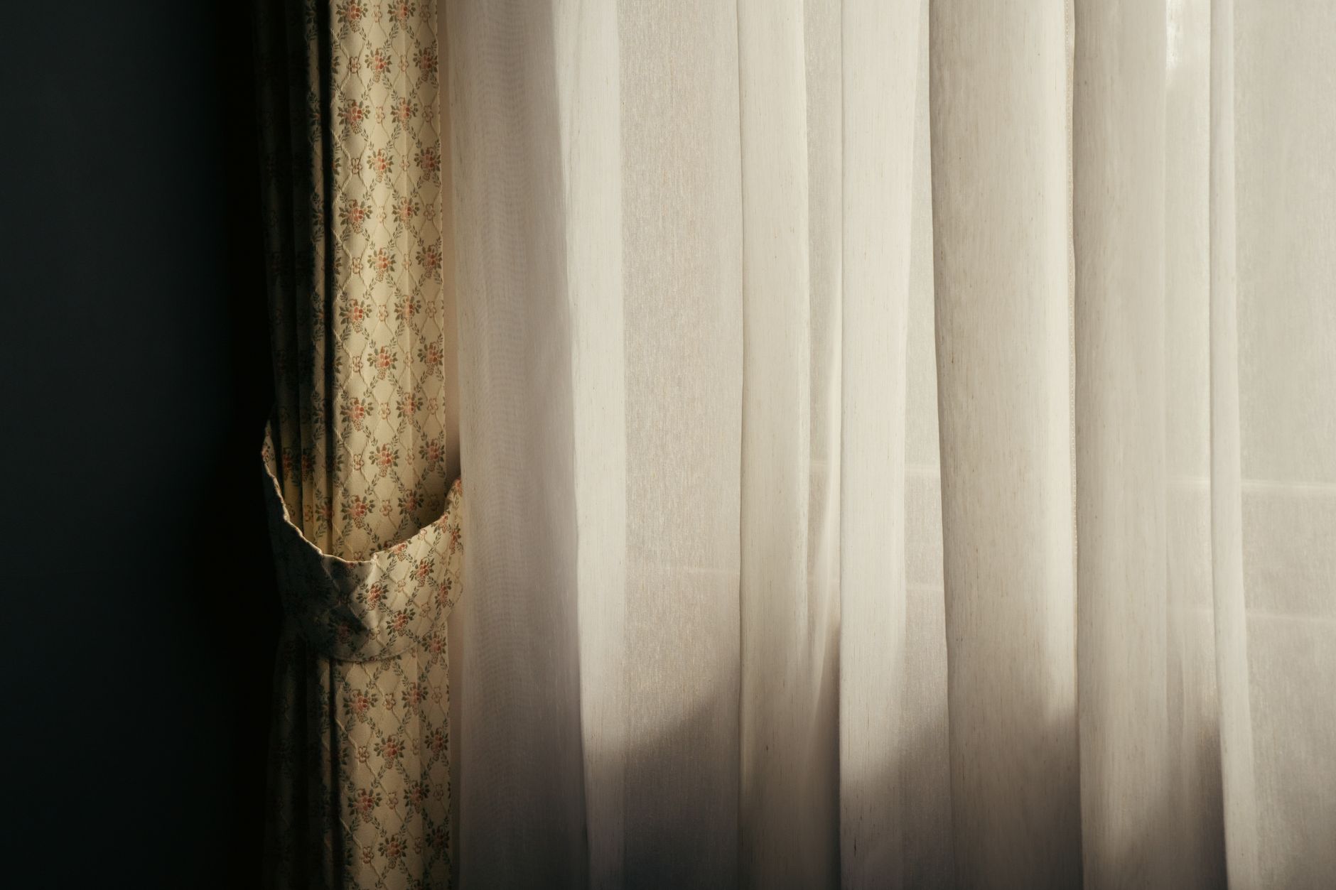 遮光・遮熱カーテンで夏の暑さと電気代対策 - curtains window sunlight