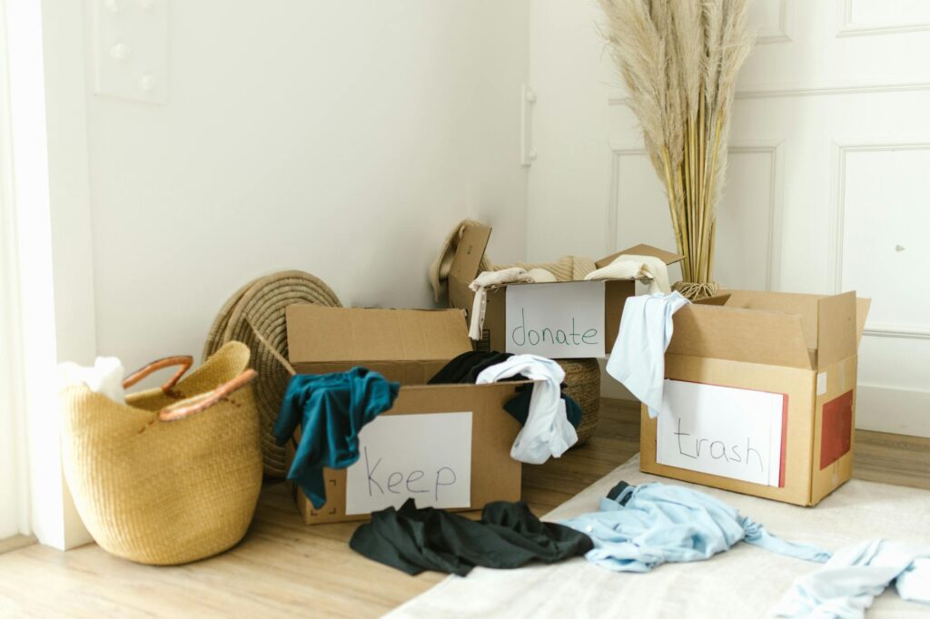 使わない物を売って整理する｜フリマや買取で部屋も家計もすっきり - decluttering selling items