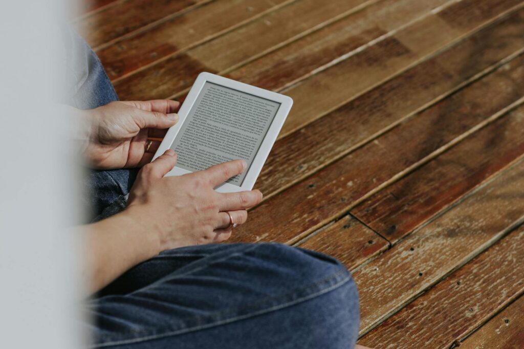電子書籍で読書する｜省スペースで本代も抑えられる - ebook reading tablet