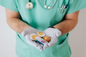 高額療養費制度の基本｜医療費が高額になっても上限がある - medical cost hospital