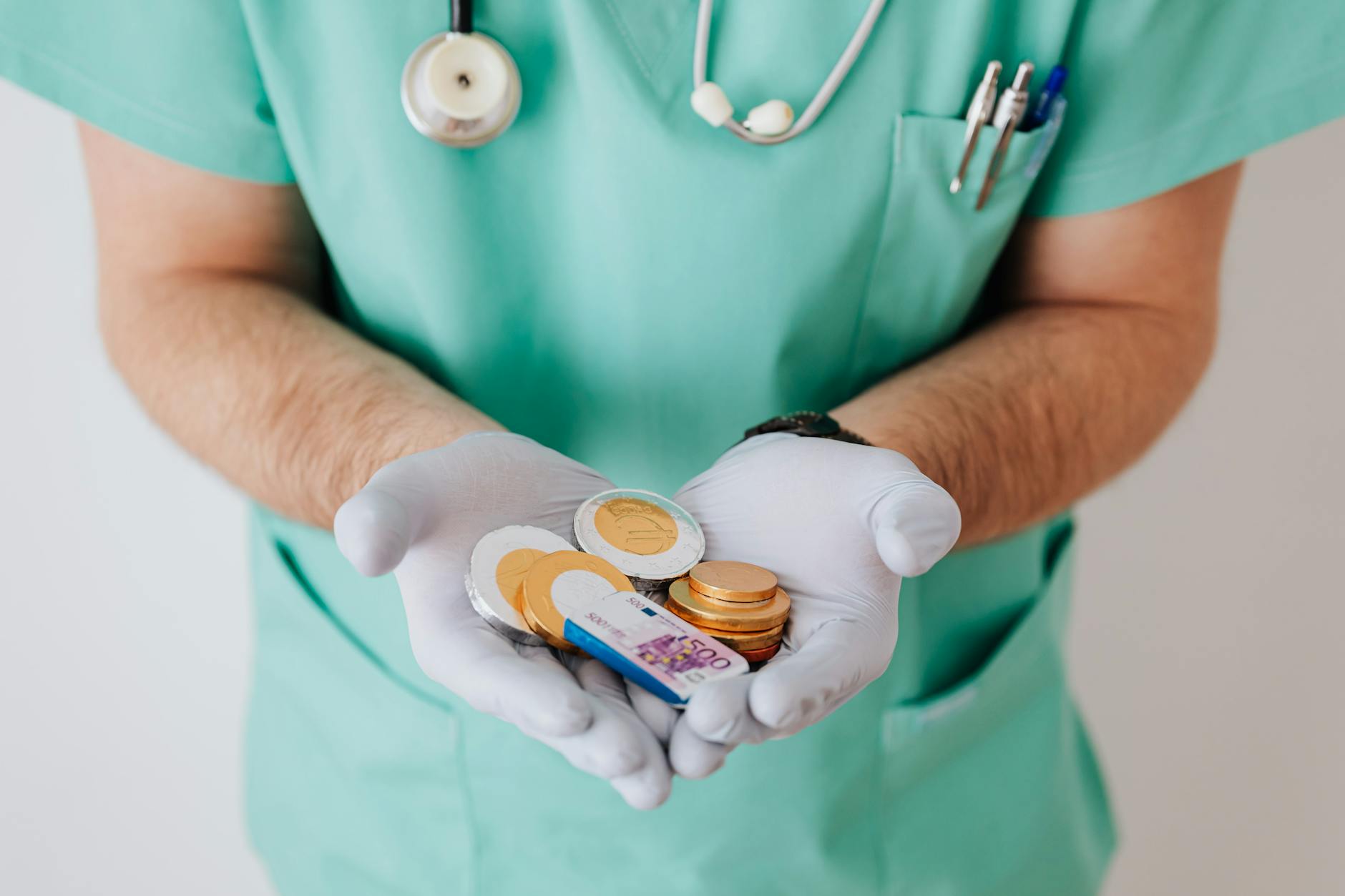 高額療養費制度の基本｜医療費が高額になっても上限がある - medical cost hospital