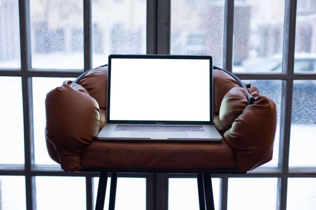 在宅ワークの冬支度｜足元と手元の寒さ対策 - home office winter setup