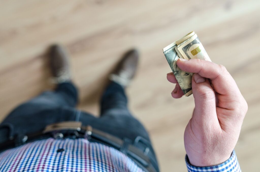 投資を始めて変わったお金の使い方｜支出の優先順位が明確になった - mindful spending money