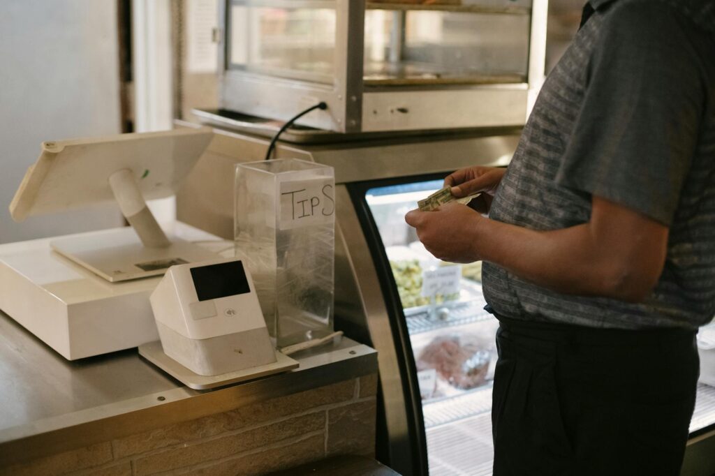 コンビニ通いを減らす｜ついで買いを防いで食費を抑える - convenience store spending