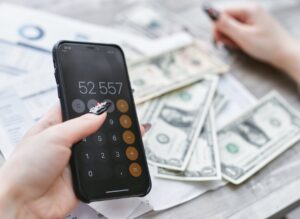 通信費の見直しで月の固定費を整える｜格安SIMの選択肢 - mobile phone budget