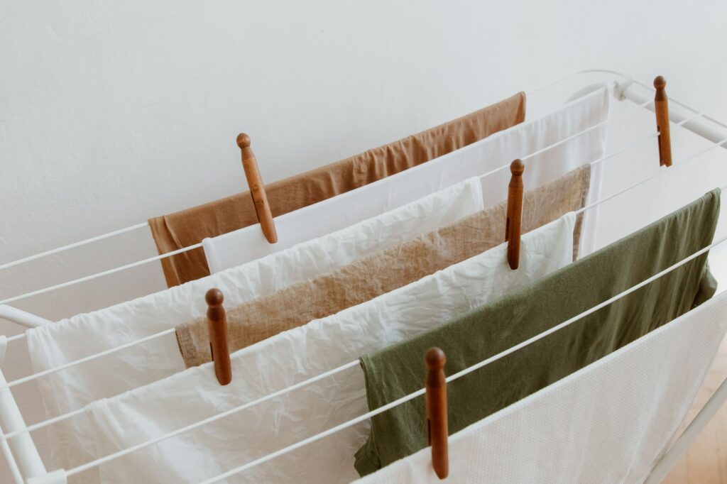 室内物干しスタンドで家事を楽にする｜雨の日も梅雨も - indoor drying rack