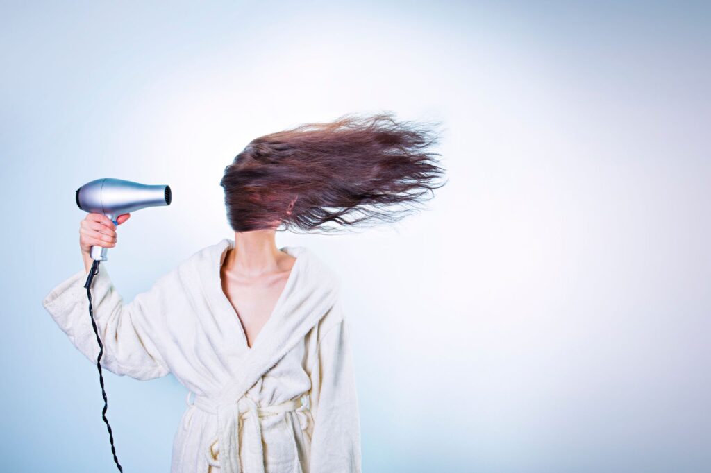 速乾ドライヤーで朝の身支度を時短｜大風量に替えた効果 - hair dryer morning routine