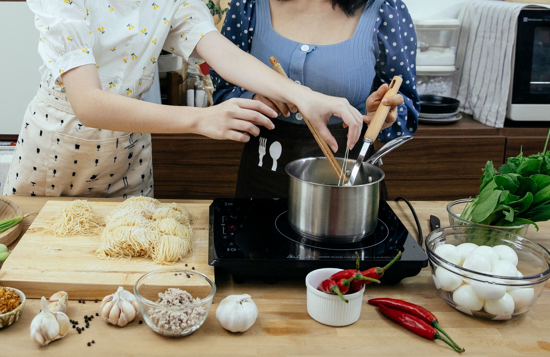 卓上IHクッキングヒーターで自炊が手軽に｜一人暮らしの強い味方 - portable induction cooktop