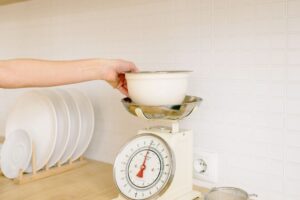 キッチンスケールで自炊を効率化｜計量で節約と時短 - kitchen scale cooking