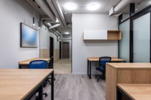 パネルヒーターで足元を温める｜在宅ワークの冷え対策 - panel heater desk