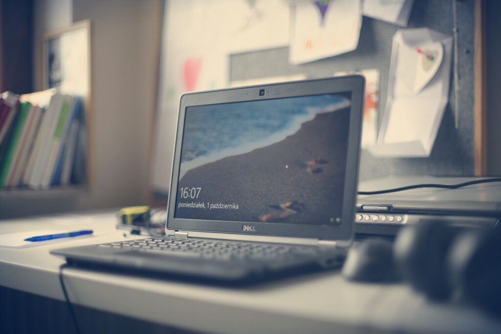 モバイルモニターで在宅・外出先の作業効率を上げる - portable monitor laptop
