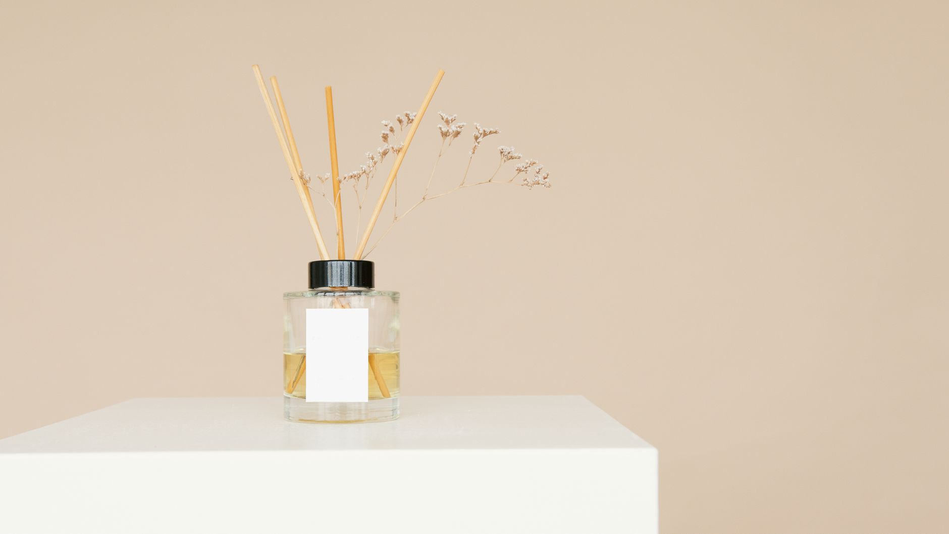 アロマディフューザーで暮らしを整える｜香りの力で気分を変える - aroma diffuser room