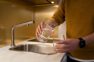 浄水ポットで飲み水を手軽に｜ペットボトル代を抑える - water filter pitcher