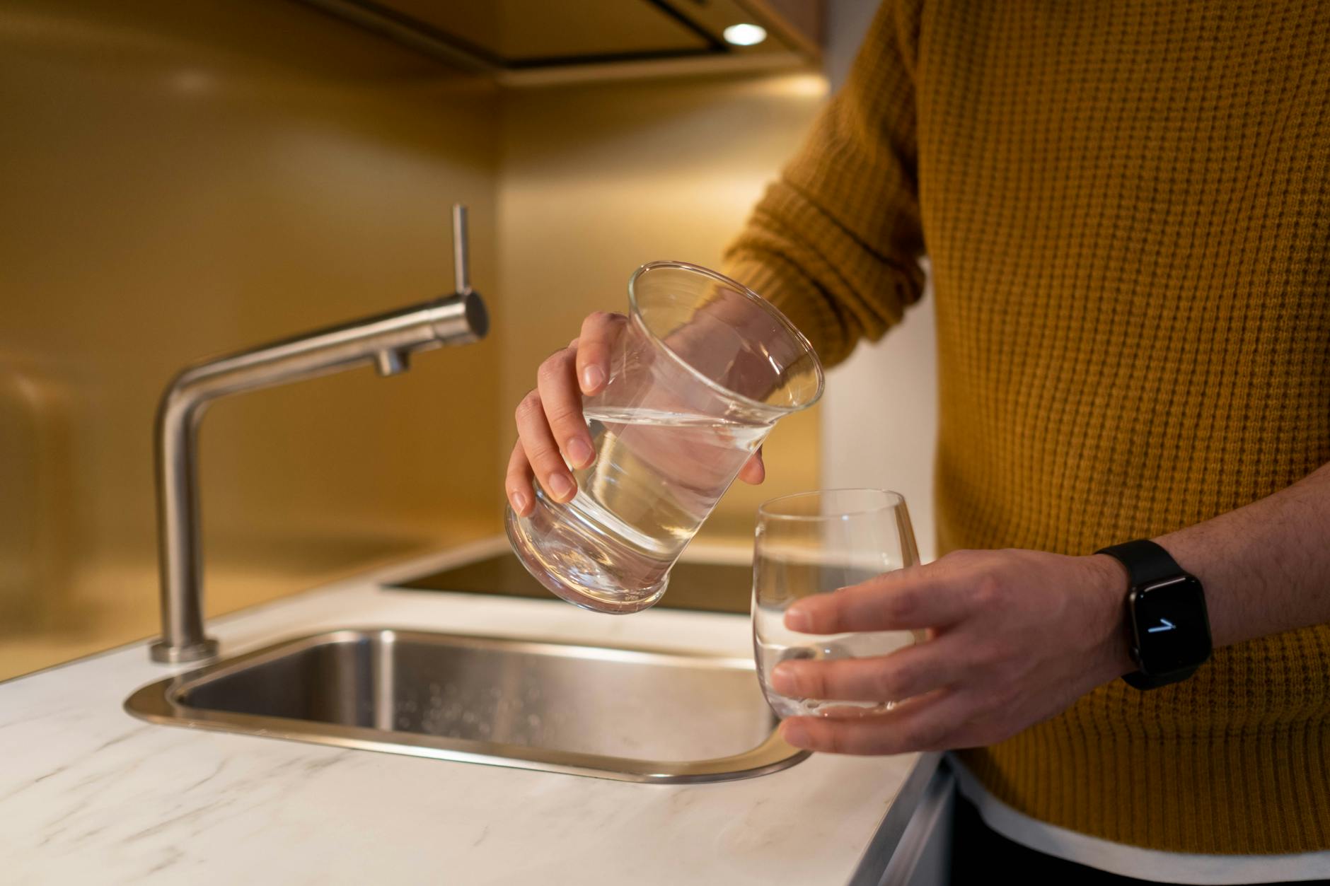 浄水ポットで飲み水を手軽に｜ペットボトル代を抑える - water filter pitcher