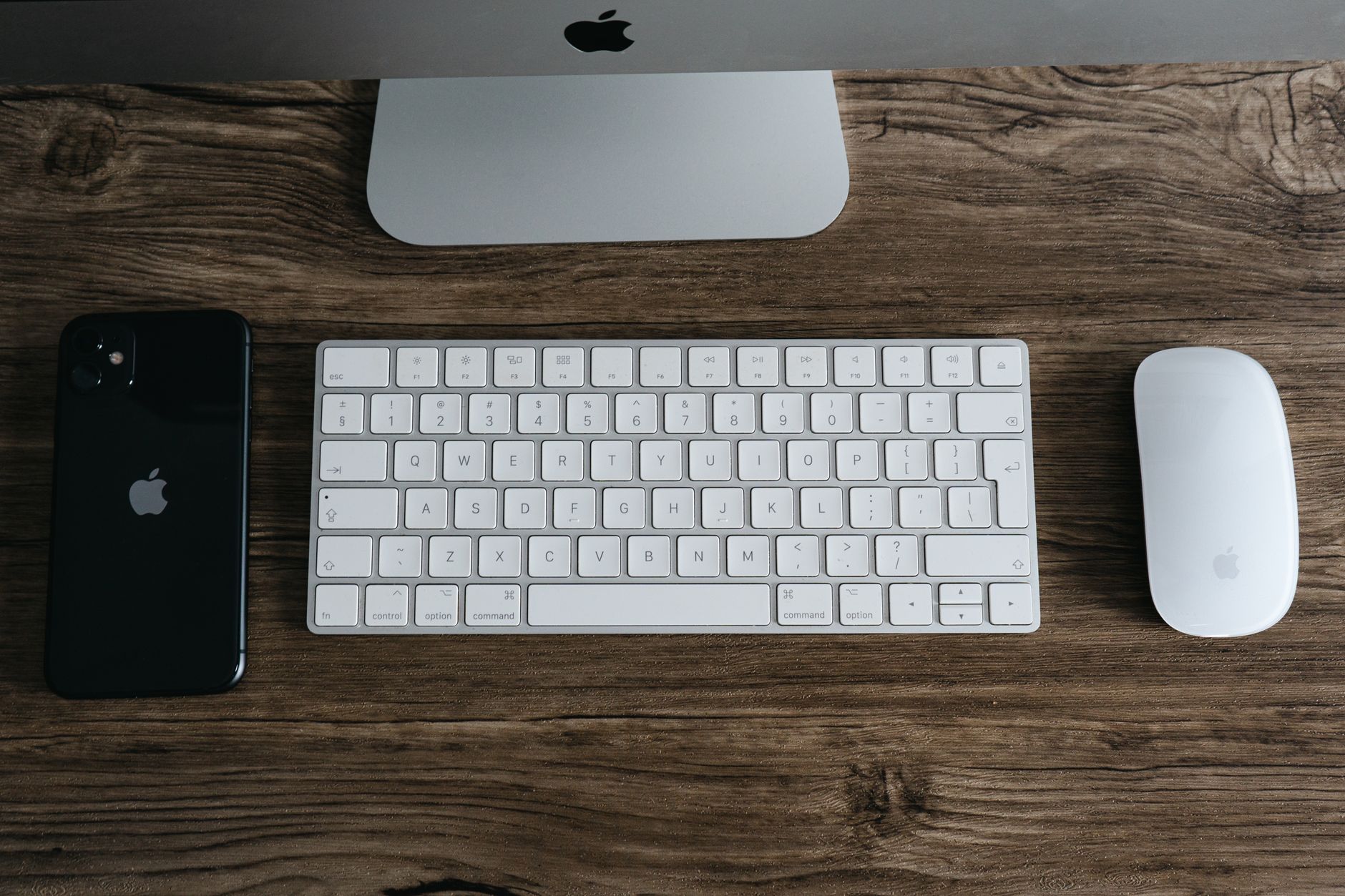 ワイヤレスキーボードで在宅の作業環境を整える｜選び方と感想 - wireless keyboard desk