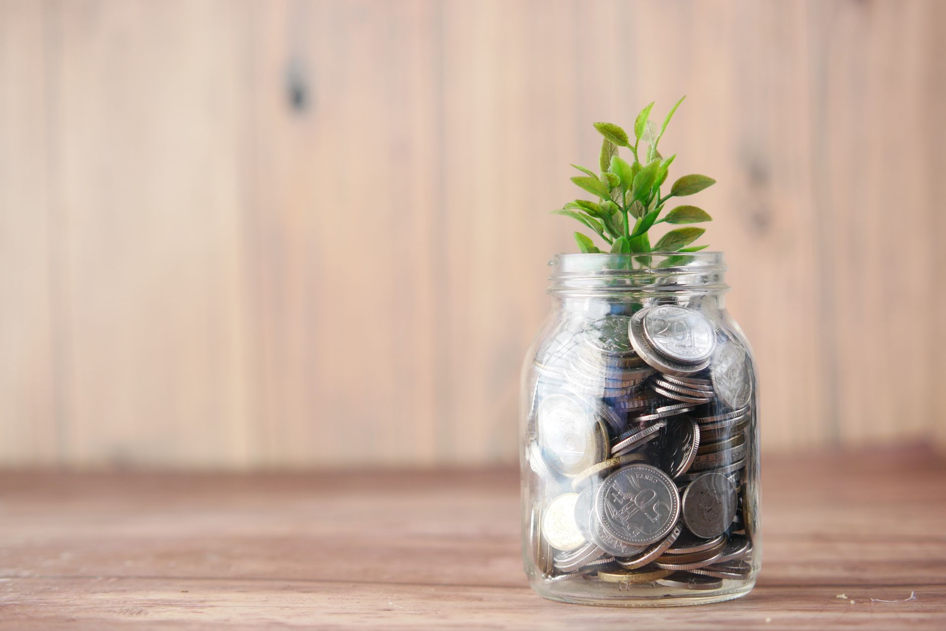 利回りより「入金力」が効く｜特に最初の数年 - saving money jar growth