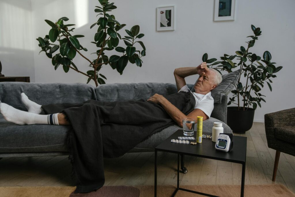 傷病手当金の基本｜病気で働けないときの健康保険の給付 - sick leave rest home