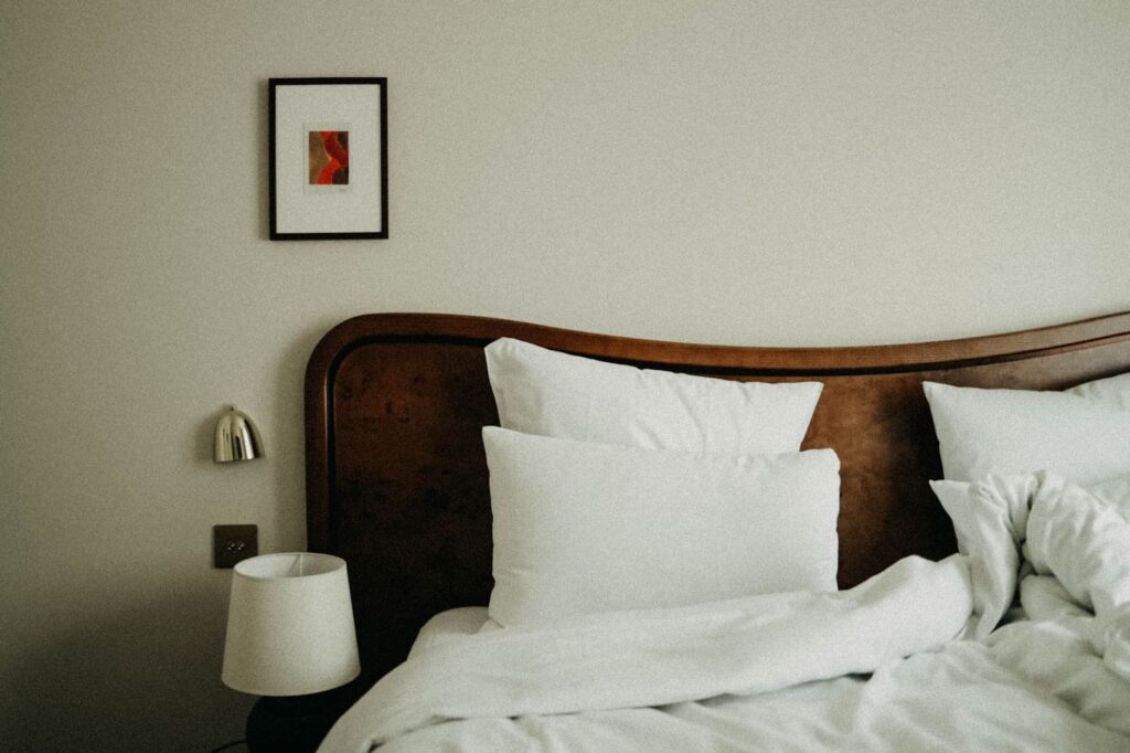 睡眠の質を上げて暮らしを変える｜眠りに投資する考え方 - quality sleep bedroom