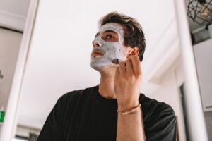 夏の男性スキンケアで肌を守る｜汗・皮脂・日差し対策の基本 - mens skincare summer