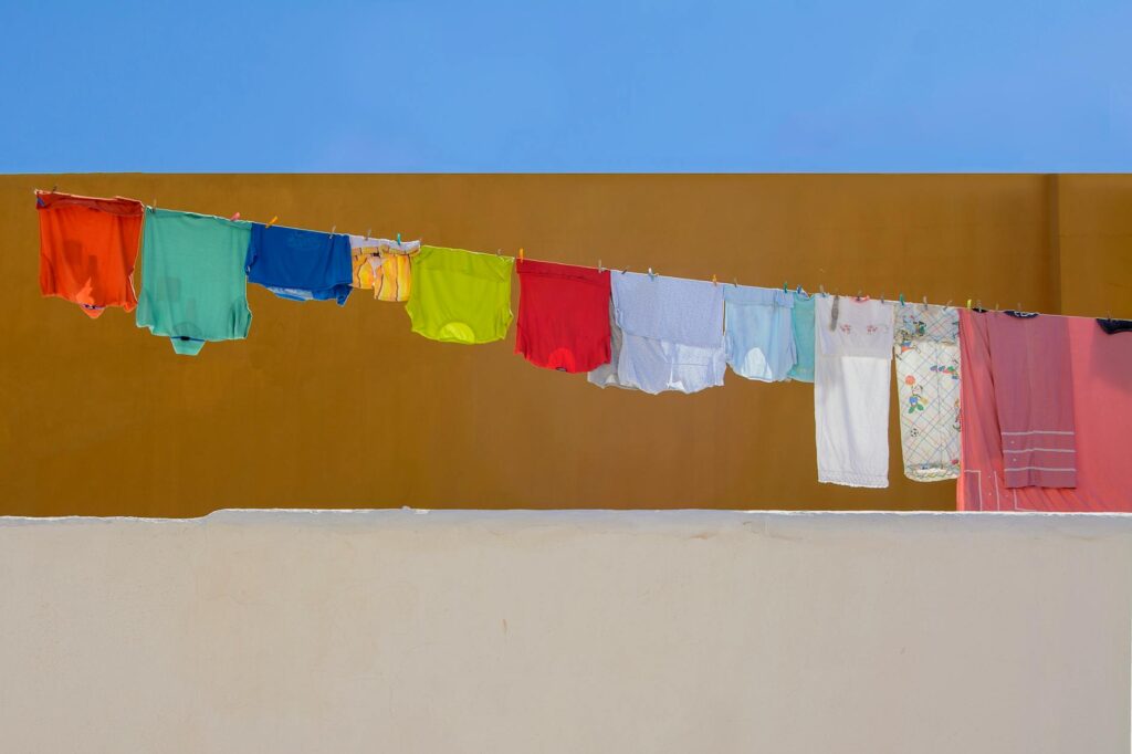 汗をかく夏の衣類ケア｜清潔に保って長く着るための工夫 - summer laundry clothes