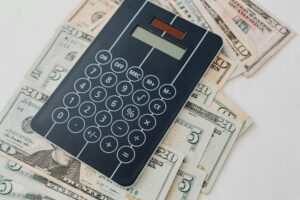 投資にかかる3つのコストを理解する｜信託報酬・為替・税金 - cost calculation finance