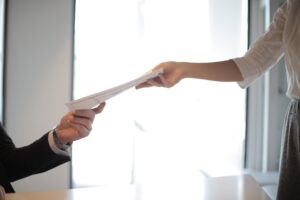 失業給付の自己都合と会社都合の違い｜受給のタイミングが変わる - unemployment benefit document