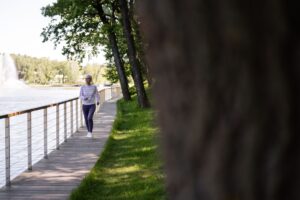歩く習慣を生活に組み込む｜お金をかけない運動 - walking exercise outdoor