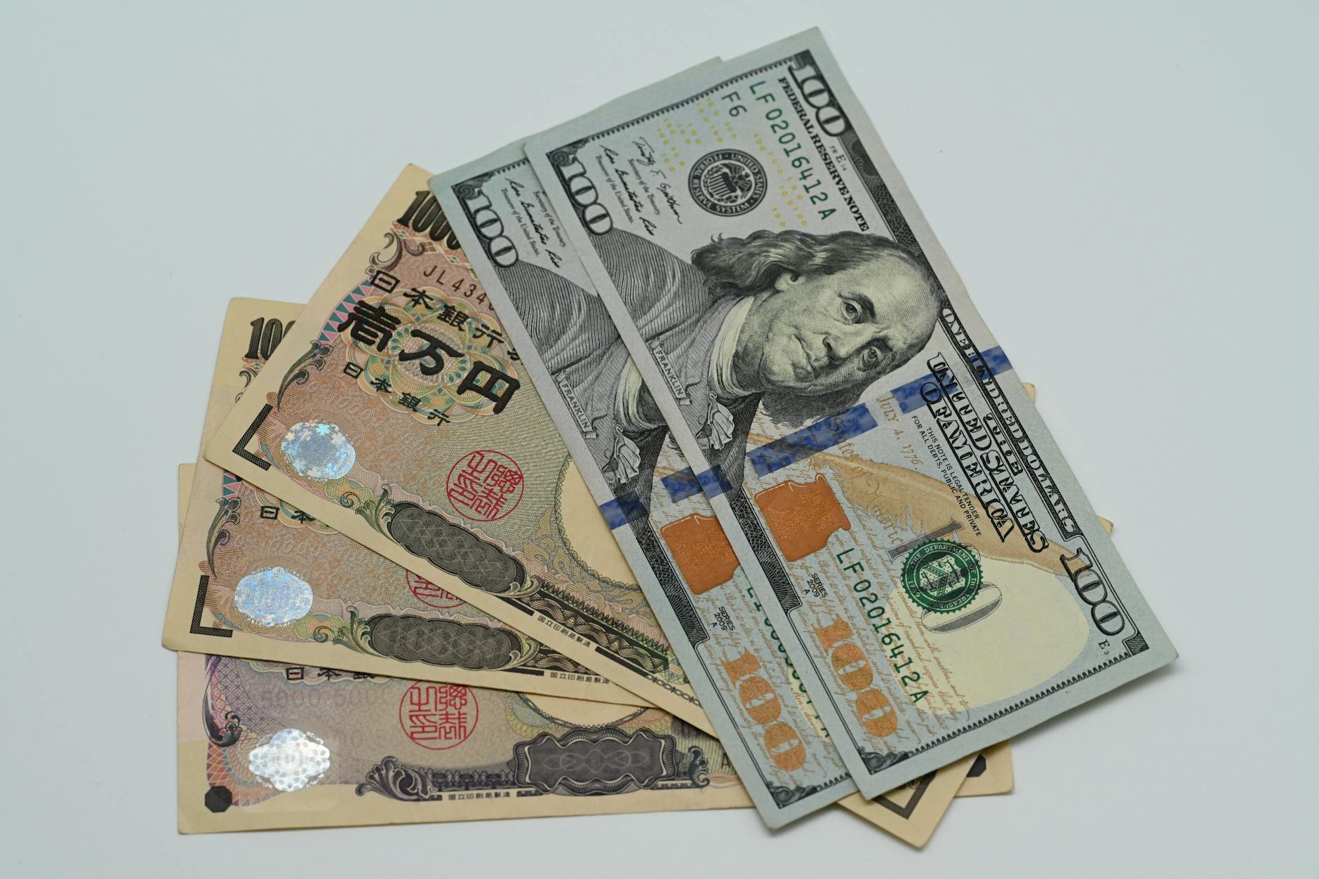 円建てと外貨建て資産のバランスの考え方｜どちらかに偏らない